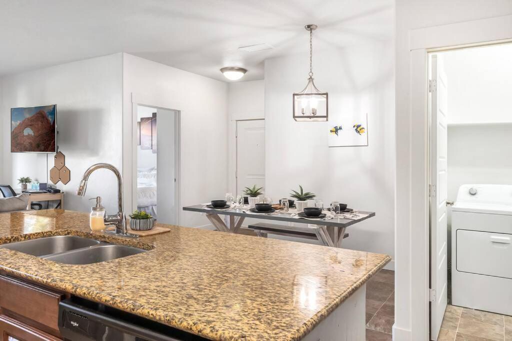 Bee Chic In Sojo W/Hot Tub+Gym+Local Ski Slopes South Jordan Exterior photo